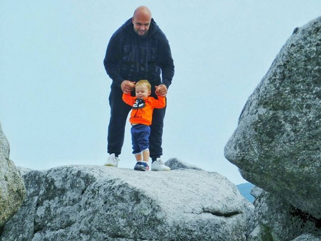 Фото Глеба Жемчугова с сыном и родителями