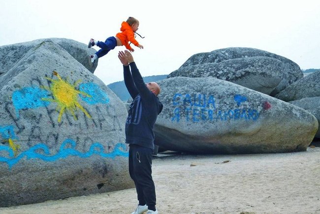 Фото Глеба Жемчугова с сыном и родителями