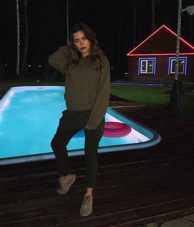 На проект рвётся сестра Захара Саленко