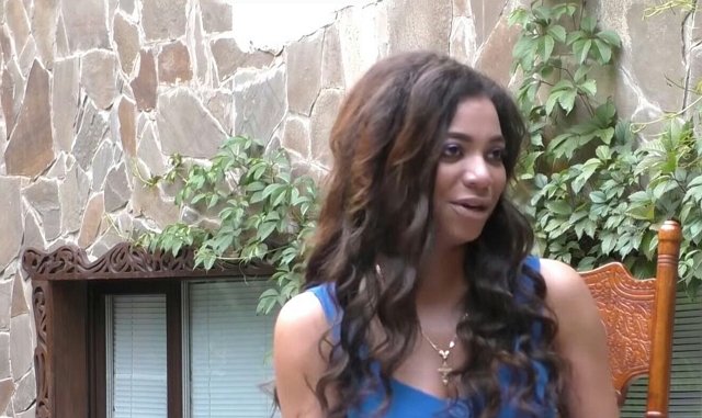 Мнение: Либерж Кпадону метит на место ведущей Дома-2?