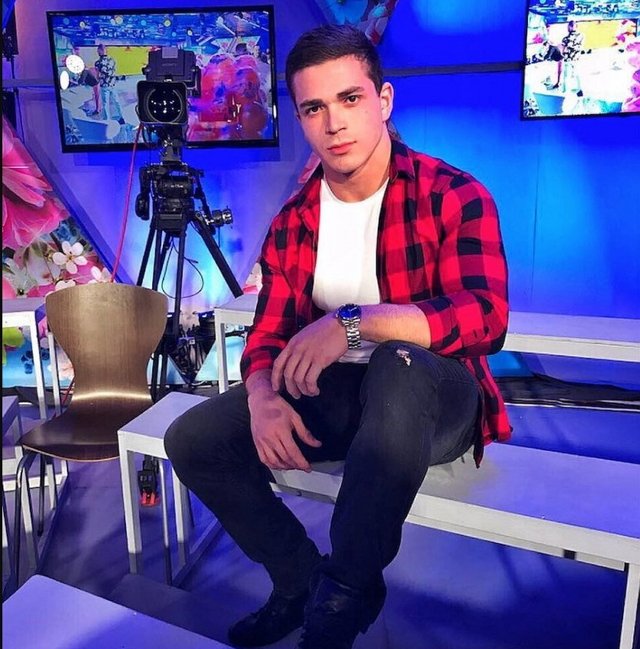 Роман Капаклы: Моя мама к этому не готова!