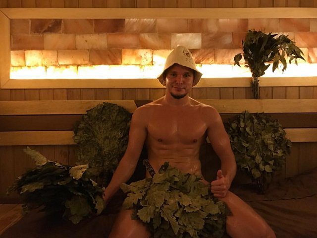 Антон Гусев и Виктория Романец отдохнули в парной