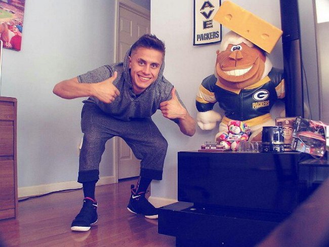 Антон Шоки борется с депрессией за стойкой администратора