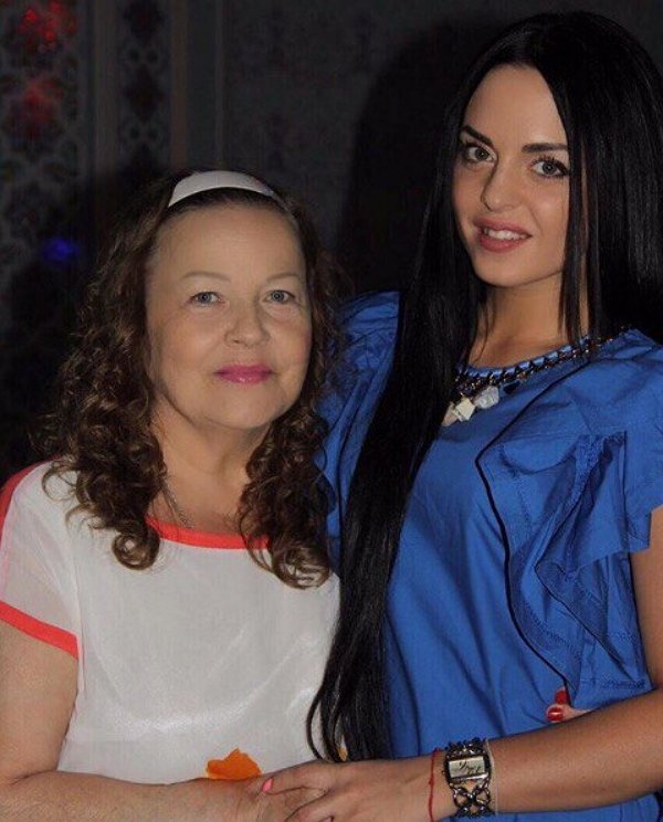 Мама Ефременковой раскрыла правду об эротических фото дочери