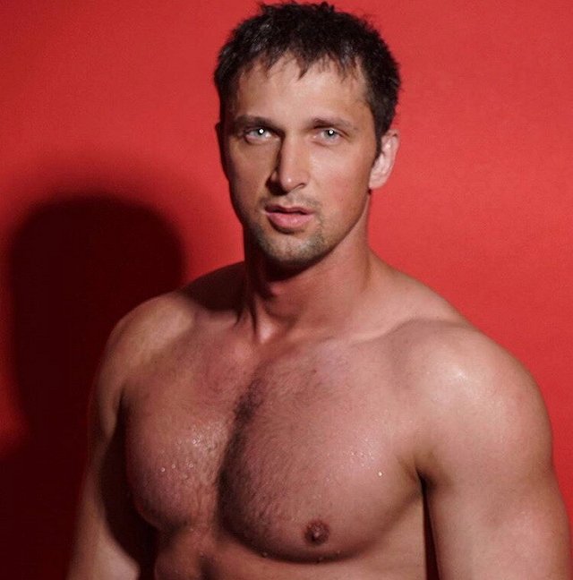 Сергей Сичкар открывает караоке-клуб в Сморгони