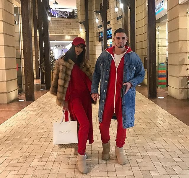 Подписчики шокированы нарядами Фрост и Саленко