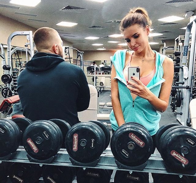 Стало известно, кто утешает Эллу Суханову