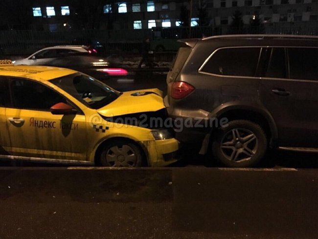 Глеб Жемчугов протаранил сразу несколько машин