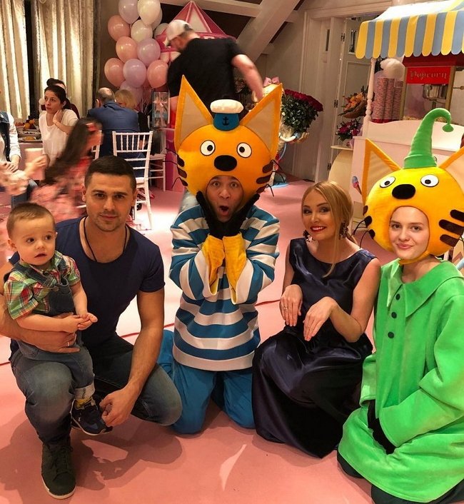 Фото с детского праздника Теоны Омаровой