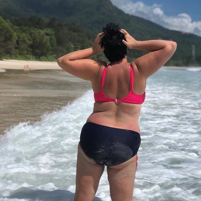 Саша Черно показала недоброжелателям свою попу