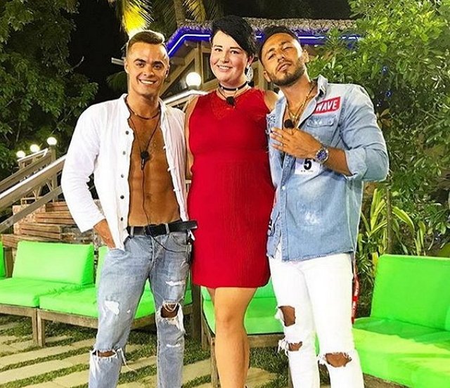 Саша Черно показала недоброжелателям свою попу