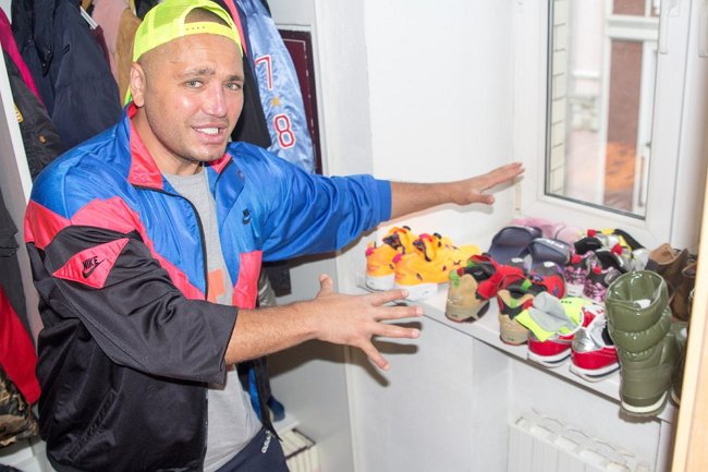 Рустам Калганов провёл экскурсию по своей квартире