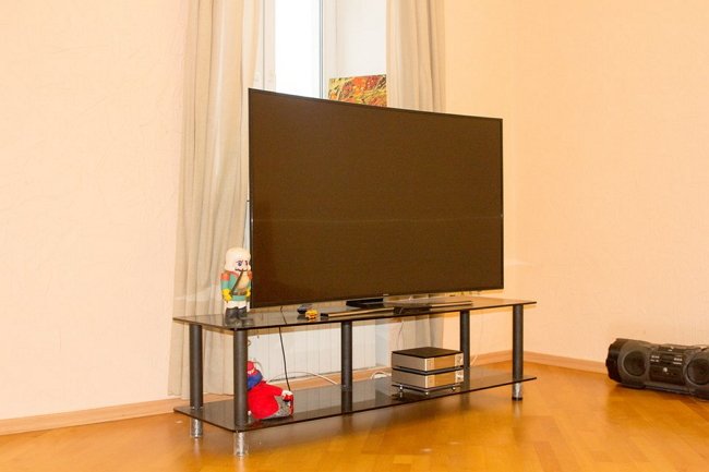 Рустам Калганов провёл экскурсию по своей квартире