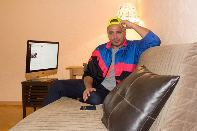 Рустам Калганов провёл экскурсию по своей квартире