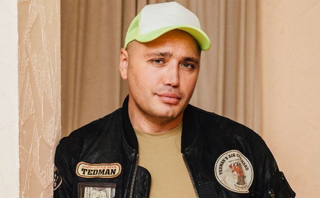 Рустам Калганов провёл экскурсию по своей квартире