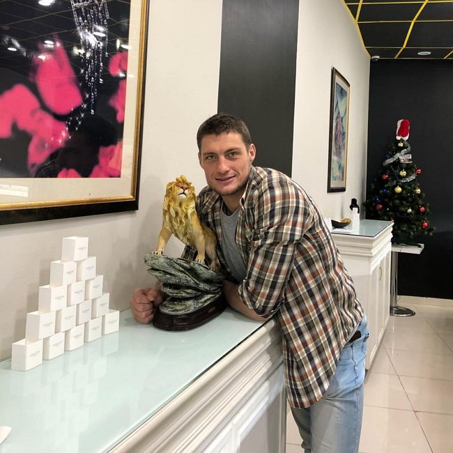 Александр Задойнов препятствует выезду дочери Саши в США