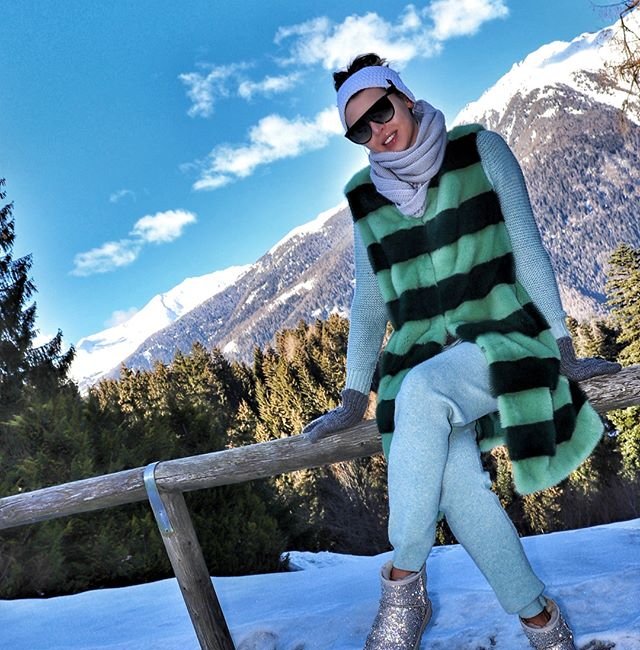 Элла Суханова издевается над Викторией Романец