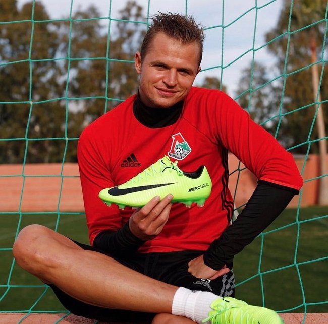 Дмитрий Тарасов изводит новую супругу разговорами о бывшей