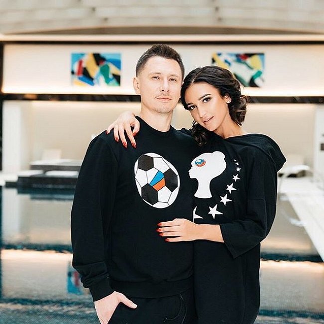 Бузова и Батрутдинов высмеяли бывшего мужа певицы