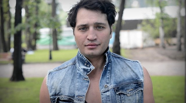 Рустам Калганов собирает деньги на суррогатную мать