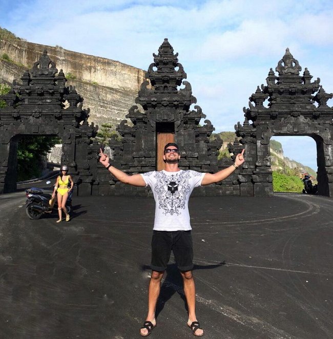 Захарьяш и Четрару взяли отпуск на Бали