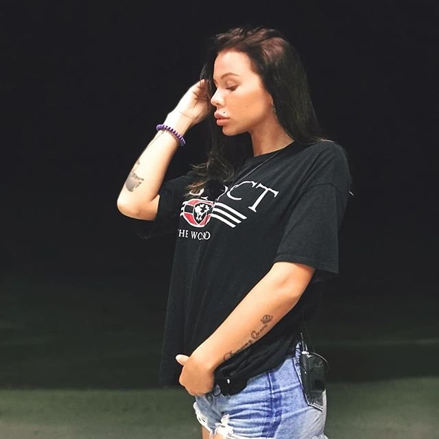 Мнение: Саша Шева - девочка для битья?