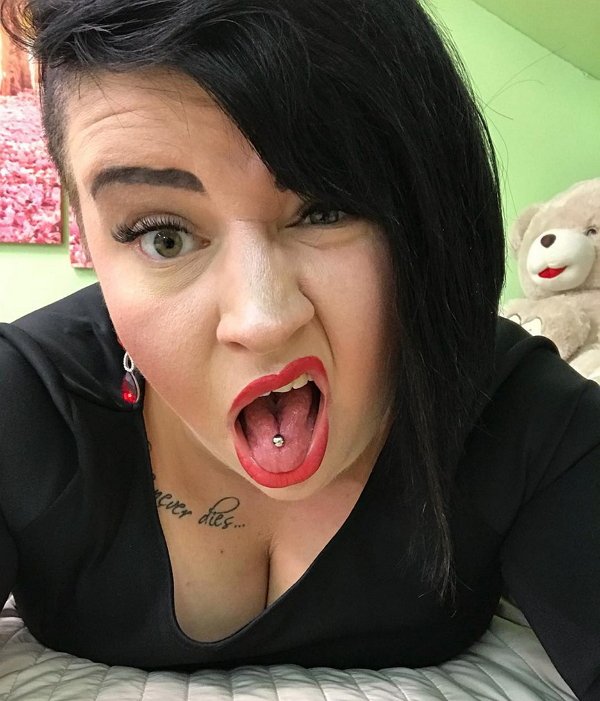 Александра Черно опять ругается с антифанатами