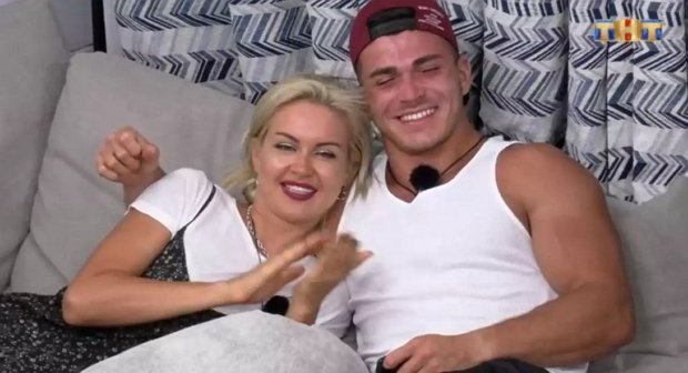 Марина Африкантова выбрала работу?