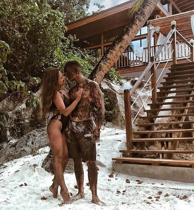 Девушки Лёши Кудряшова не собираются отдавать его другой