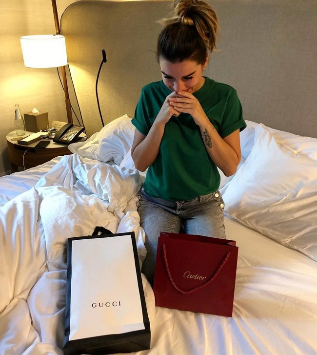 Катя Жужа издевается над Ксенией Бородиной