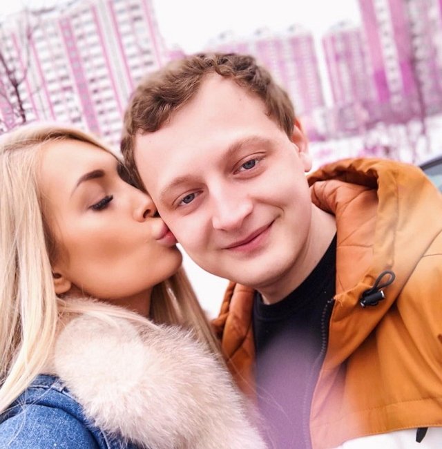 Кристина Дерябина «примерила» живот, как у беременной