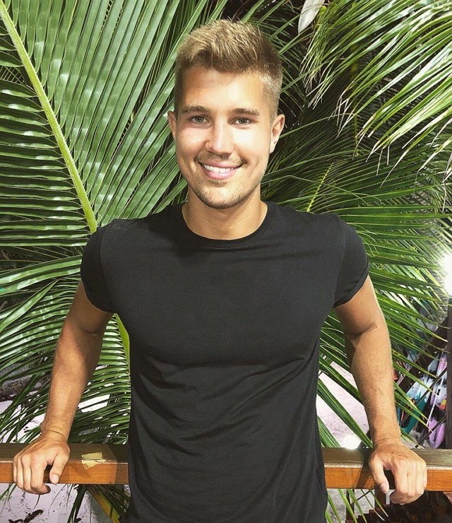 Роман Гриценко работал мальчиком по вызову?