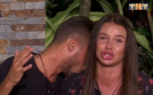 Мнение: Шева рассталась со Штрихом?