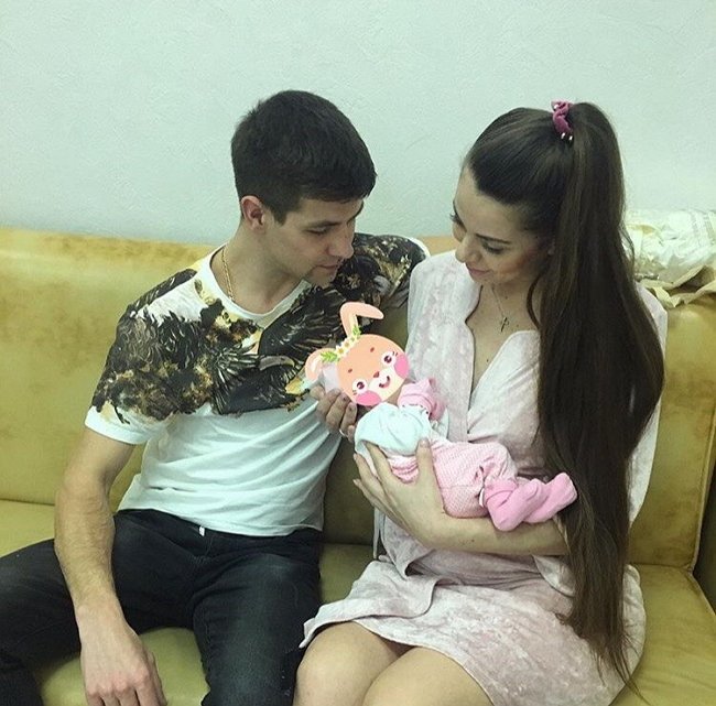 Алёна Савкина: Оля пока не сказала имя дочери