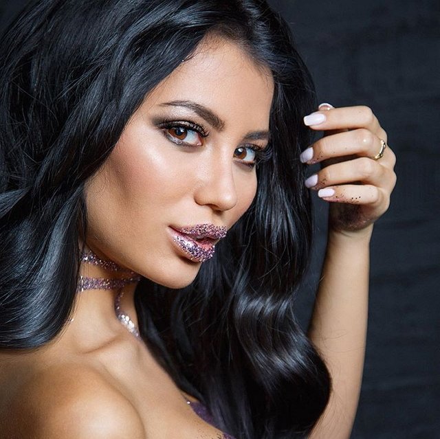 Фанаты упрекают Лилию Четрару в подражании Ольге Рапунцель