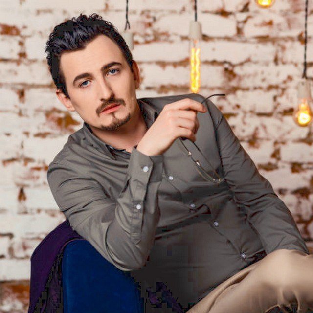 Влад Кадони: В бардачке лежит диск Бузовой