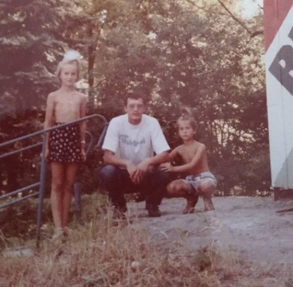 Игорь Бузов поделился пикантными фото Ольги Бузовой