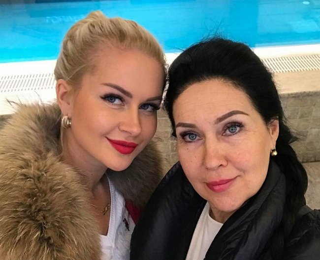 Фанаты ополчились на Марину Африкантову за черный цвет волос