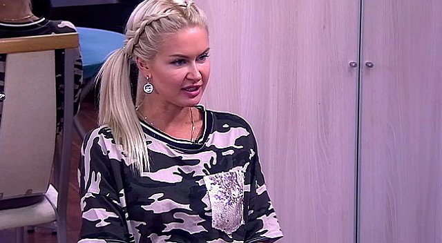 Мнение: Африкантова - простушка или хитрюга?