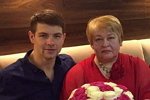 Мама Дмитрия Дмитренко вновь под ударом антифанатов