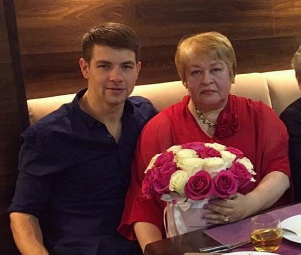 Мама Дмитрия Дмитренко вновь под ударом антифанатов