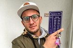 Виталий Малышев получил заветные ключи от квартиры