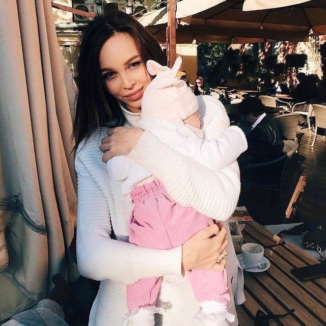 Анастасия Лисова продемонстрировала лицо дочери