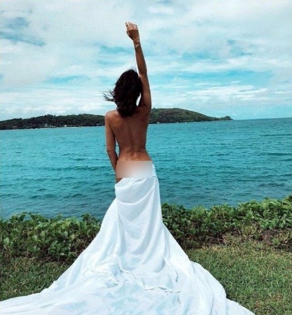 Ольга Бузова обнажилась для прощального фото с Сейшелами