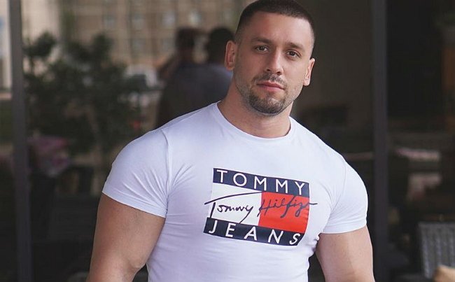 Сергей Кучеров нашёл работу в сфере эскорт-услуг?