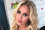 Мария Кохно осваивает профессию уборщицы