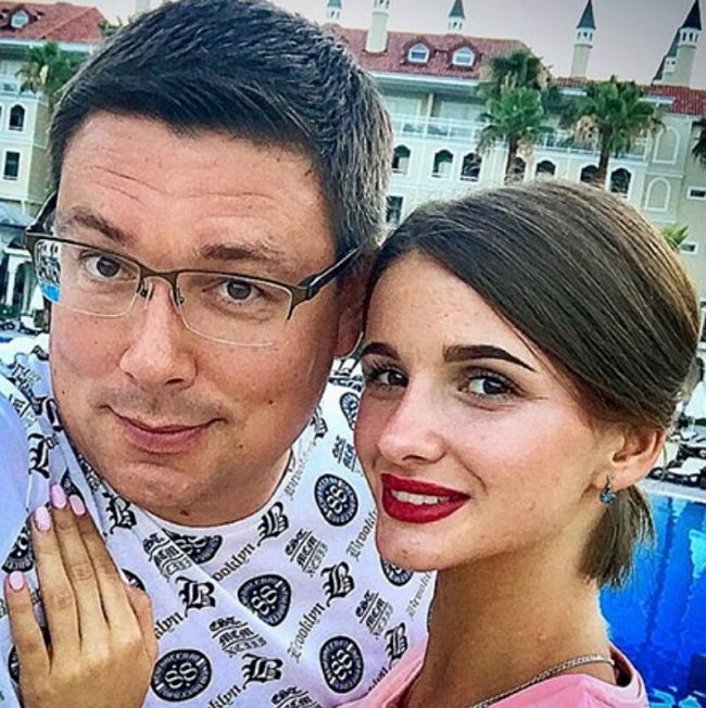 Андрей Чуев заступился за свою молодую жену