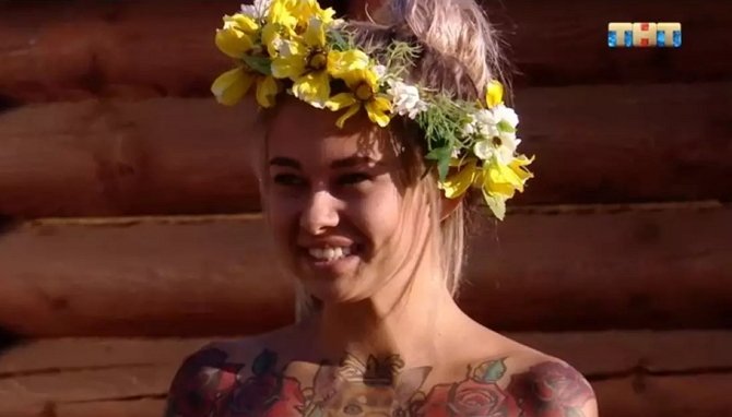 Антифанаты изуродовали автомобиль Елены Хроминой