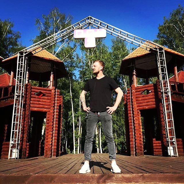 Евгений Маслов выразил симпатию девушке Виталия Малышева