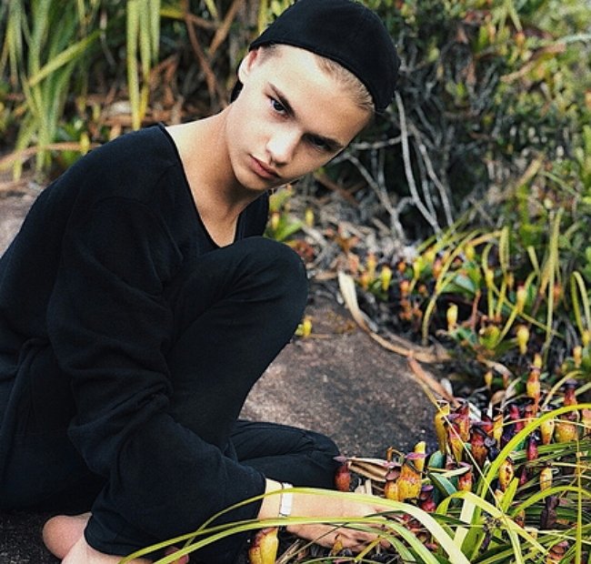 Никита Турчин переписывается с певицей Нютой